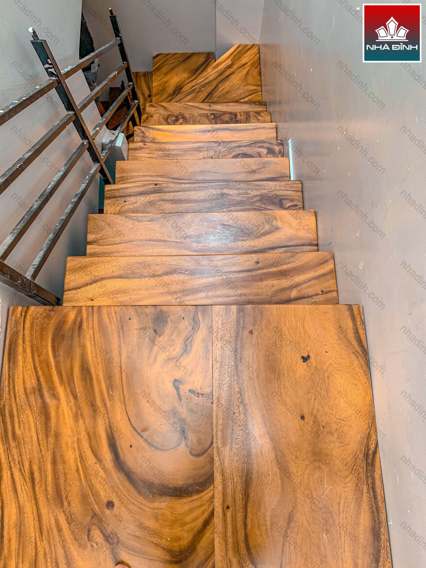 Cầu Thang gỗ Me Tây