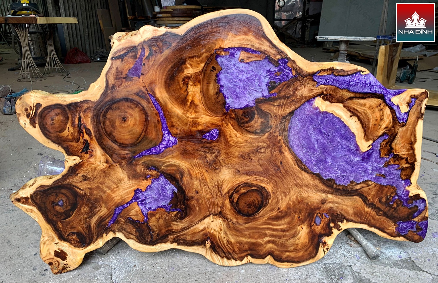 Có thể lựa chọn bàn Epoxy làm bàn trà