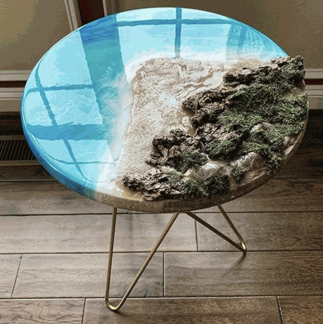 Mặt bàn Epoxy với thiết kế kỳ công cho ra sản phẩm có độ bóng cao, tinh tế hơn.