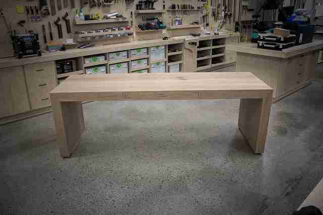 ban-giam-doc-go-soi-oak-cao-77-rong-210-sau-67-cm-3031