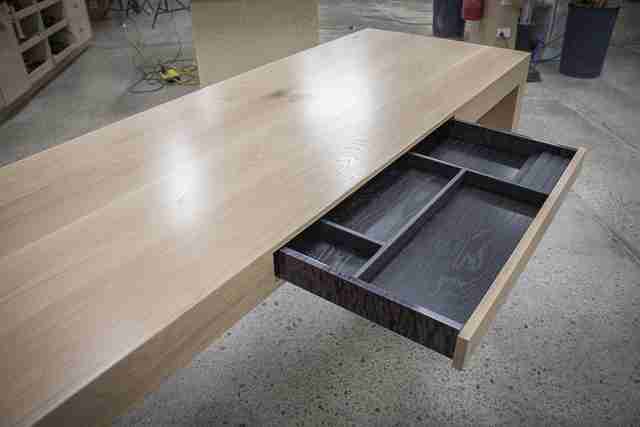 ban-giam-doc-go-soi-oak-cao-77-rong-210-sau-67-cm-3034