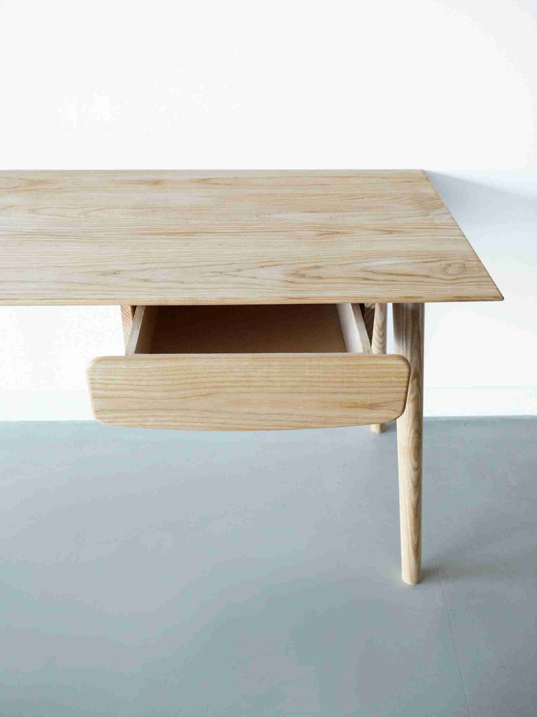 ban-lam-viec-go-tan-bi-ash-cao-76-rong-128-sau-58-cm-5262